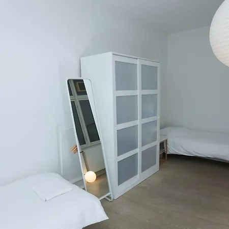 Apartment Bright, High-end 2 Bedroom Apt - Prime Location *