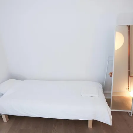 Apartment Bright, High-end 2 Bedroom Apt - Prime Location