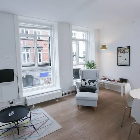 Bright, High-end 2 Bedroom Apt - Prime Location Apartment *